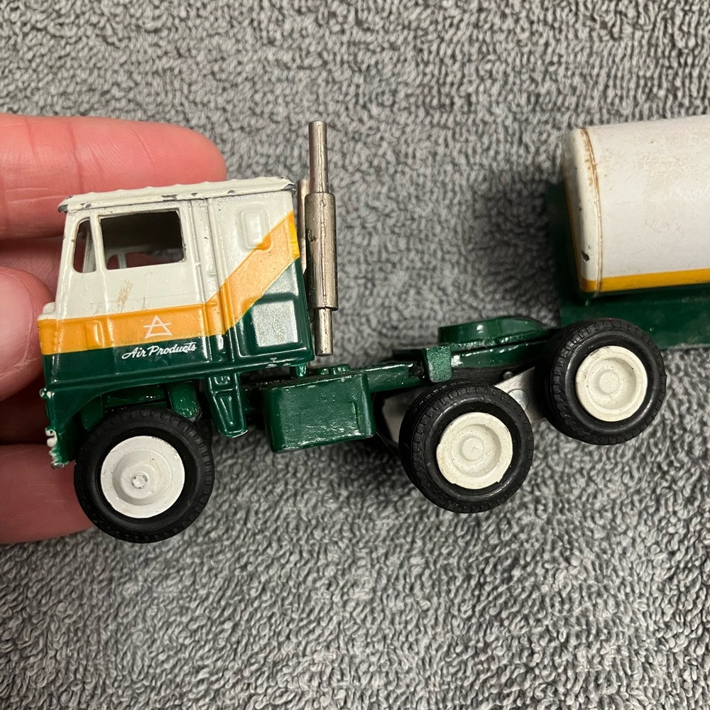 Vintage Winross Diecast Air Products Tanker Truck collectible model - Picture 4 of 16